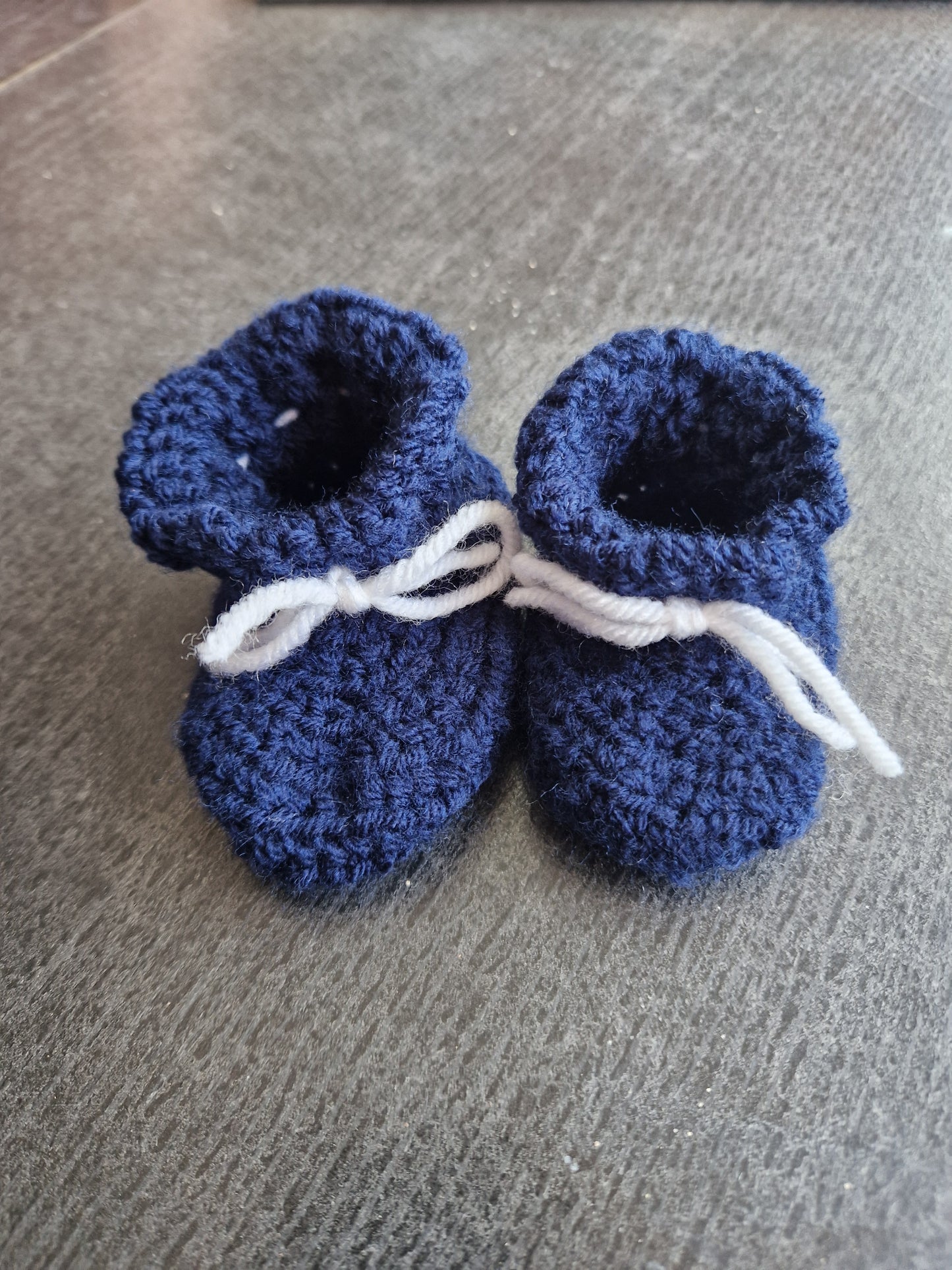 Bonnet  et chaussons 3 à 6 mois