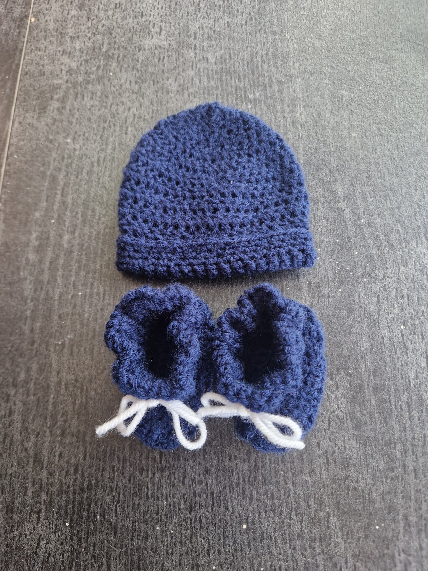 bonnet et chaussons 0 à 3 mois